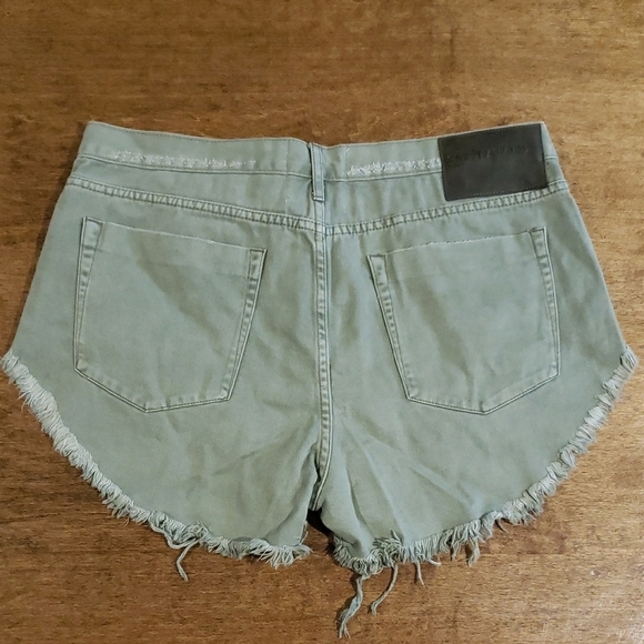 One Teaspoon Women's Olive Green Distressed Khaki Rollers Shorts 32 - Picture 6 of 8